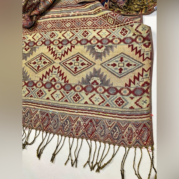 Pashmina Wrap Scarf Geometric Pattern Embellished 76” x 26,5” - Picture 9 of 11